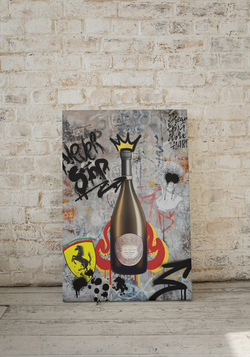Ein luxuriöses Bild, das deine Exzellenz feiert! Eine Flasche Dom Perignon neben dem ikonischen Ferrari Logo, umgeben von Michelangelos David in Graffiti-Art. Dieses Kunstwerk verkörpert Erfolg und Hingabe, erinnert dich daran, stets nach Spitzenleistungen zu streben und deine Ziele mit unermüdlicher Entschlossenheit zu verfolgen. Es ist eine tägliche Erinnerung an deine innere Stärke und Ambition.