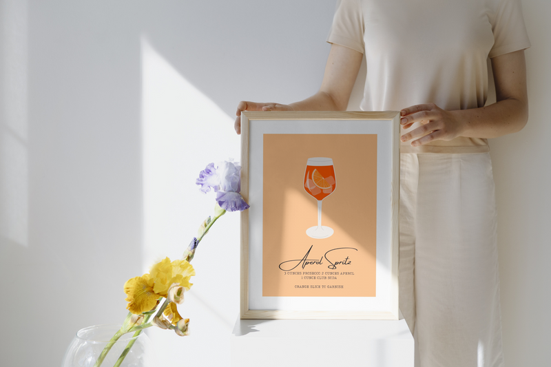 Aperol Spritz Poster – Cocktail Rezept Print auf 350 g/m² Bilderdruckpapier – Umweltfreundlicher Druck, Hochwertiger Holzrahmen – Moderne Bar- und Küchen-Deko, Geschenk für Aperol-Liebhaber