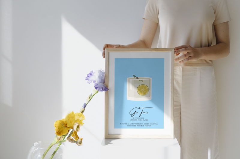 Gin Tonic Poster – Cocktail Rezept Print auf 350 g/m² Bilderdruckpapier – Umweltfreundlicher Druck, Hochwertiger Holzrahmen – Moderne Bar- und Küchen-Deko, Geschenk für Gin-Liebhaber